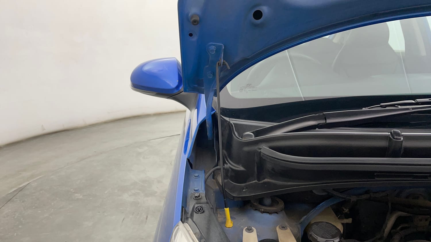 Used 2021 Hyundai Santro Sportz Petrol Manual engine ENGINE RIGHT SIDE HINGE & APRON VIEW