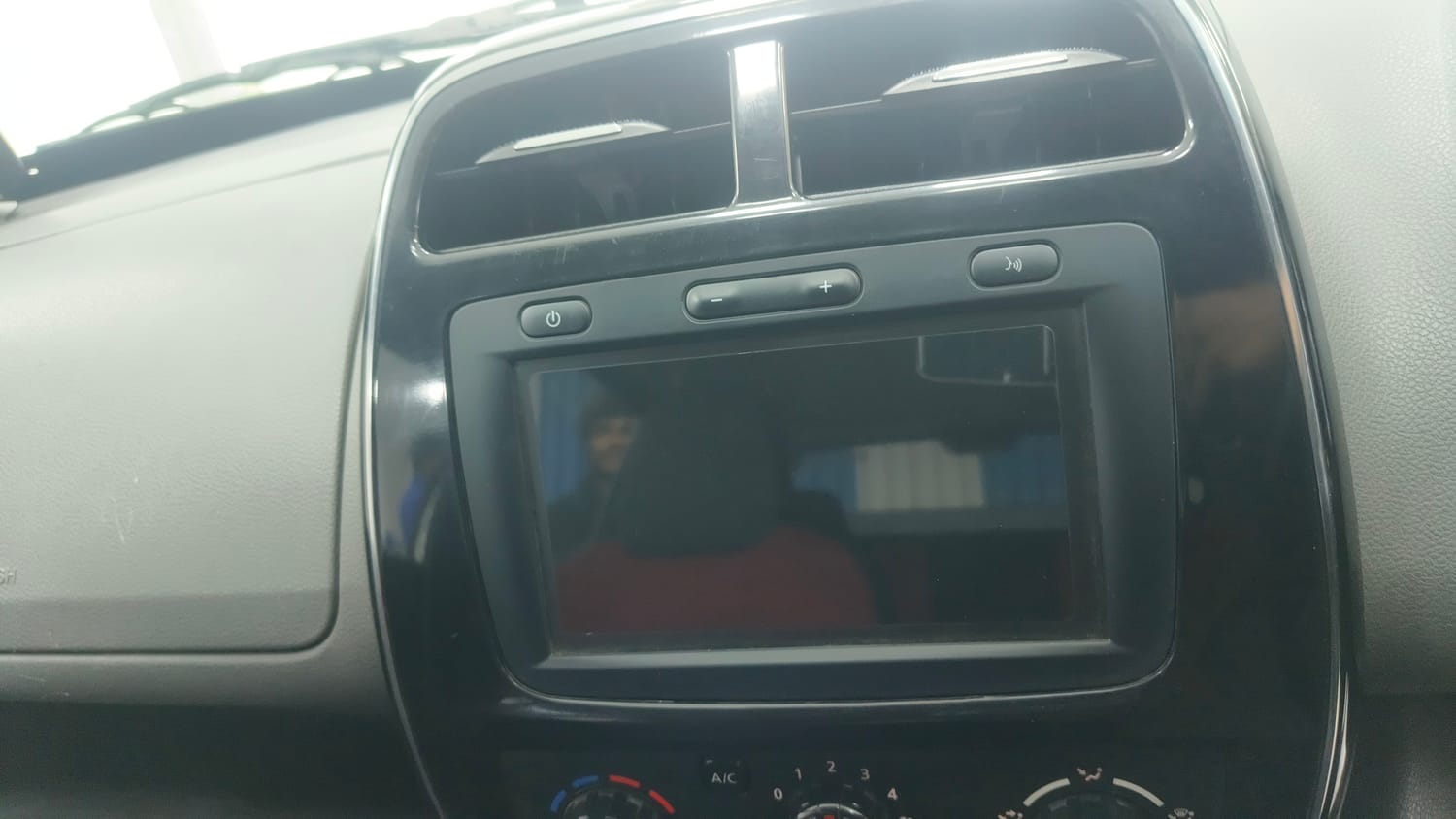 Used 2019 Renault Kwid 1.0 RXT AMT Petrol Automatic top_features Touch screen infotainment system