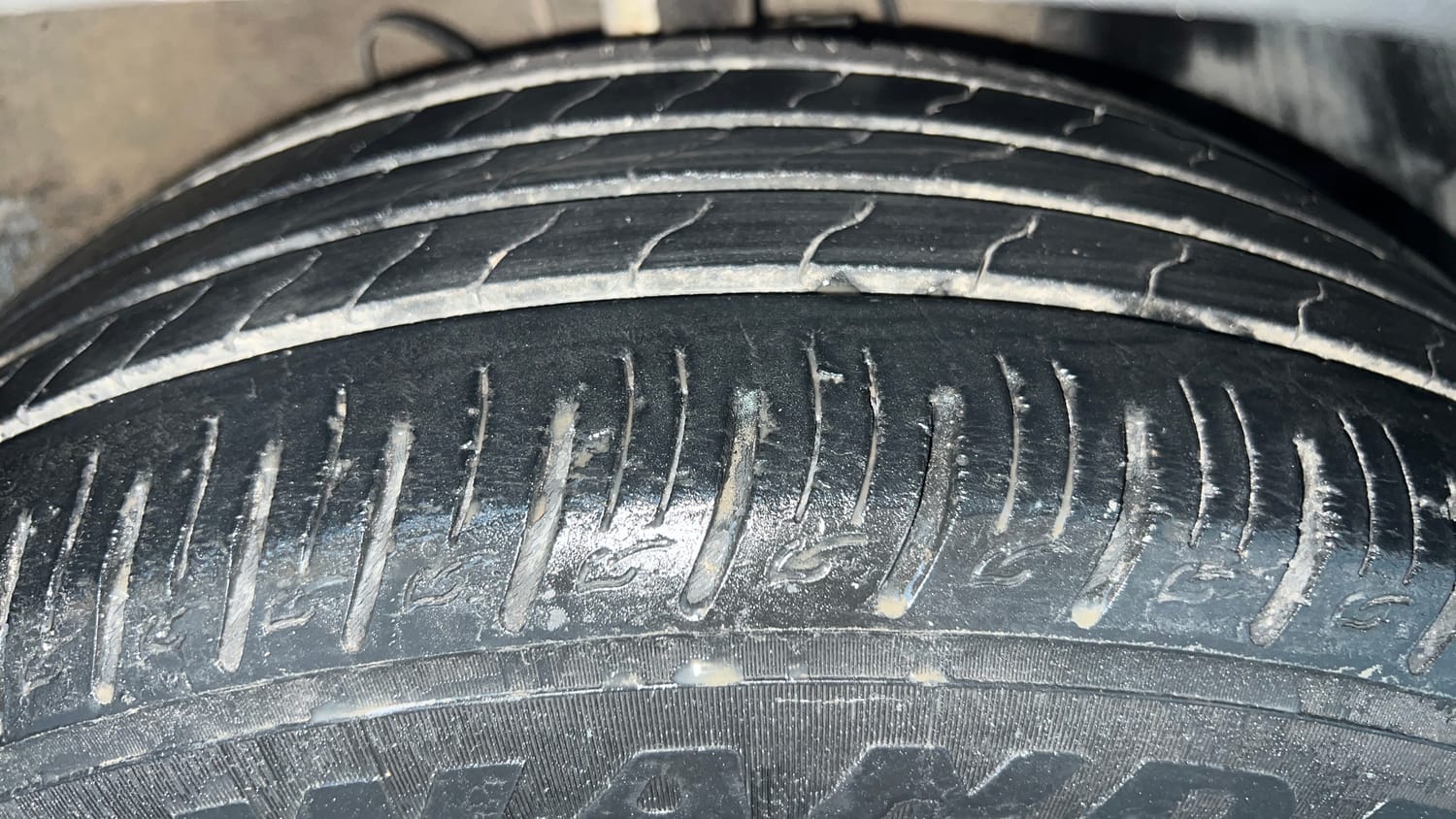 Used 2020 Hyundai Venue SX Plus 1.0 Turbo DCT Petrol Automatic tyres RIGHT FRONT TYRE TREAD VIEW