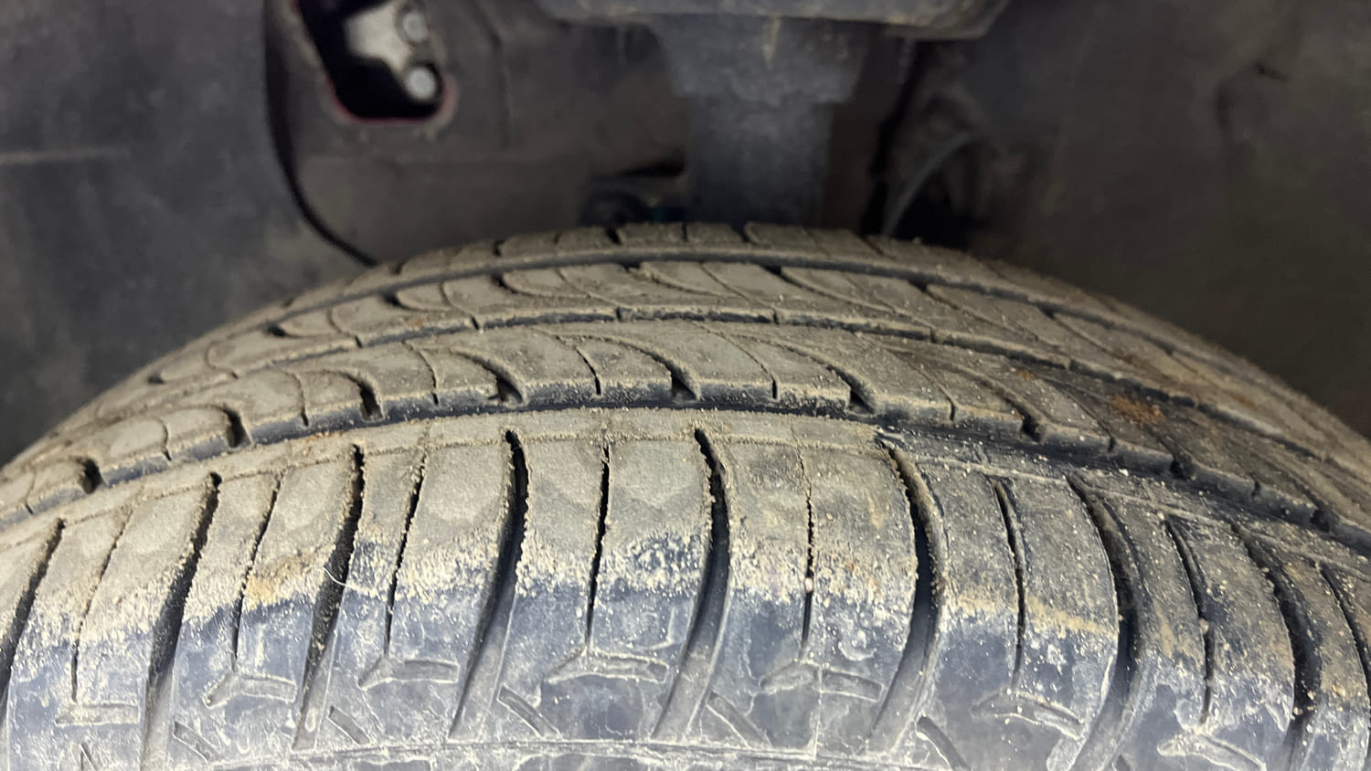 Used 2016 Hyundai Elite i20 Asta 1.2 Petrol Manual tyres LEFT FRONT TYRE TREAD VIEW