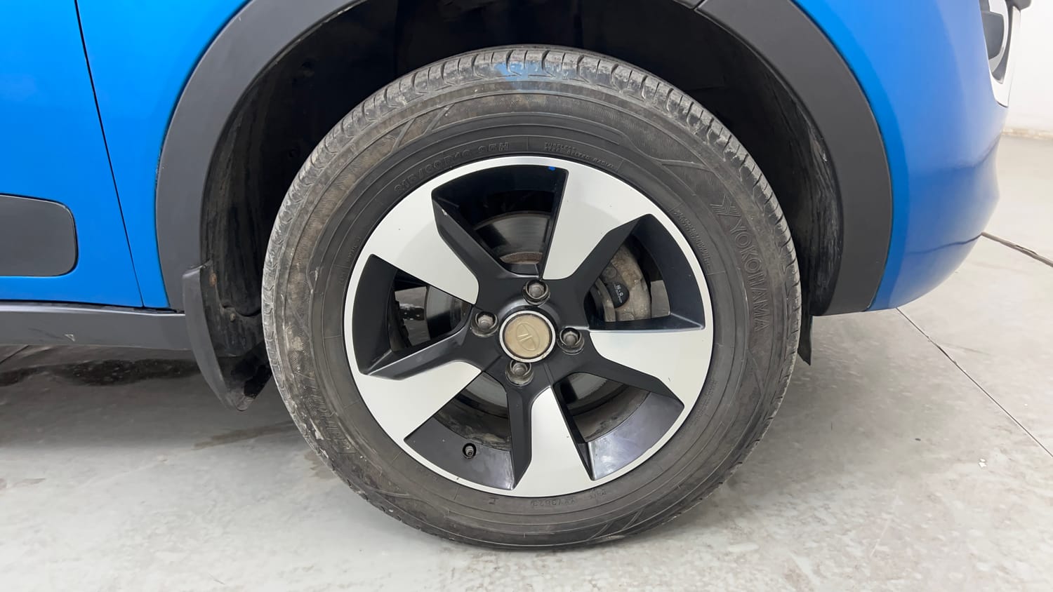 Used 2018 Tata Nexon XZ Plus Diesel Dual Tone Diesel Manual tyres RIGHT FRONT TYRE RIM VIEW