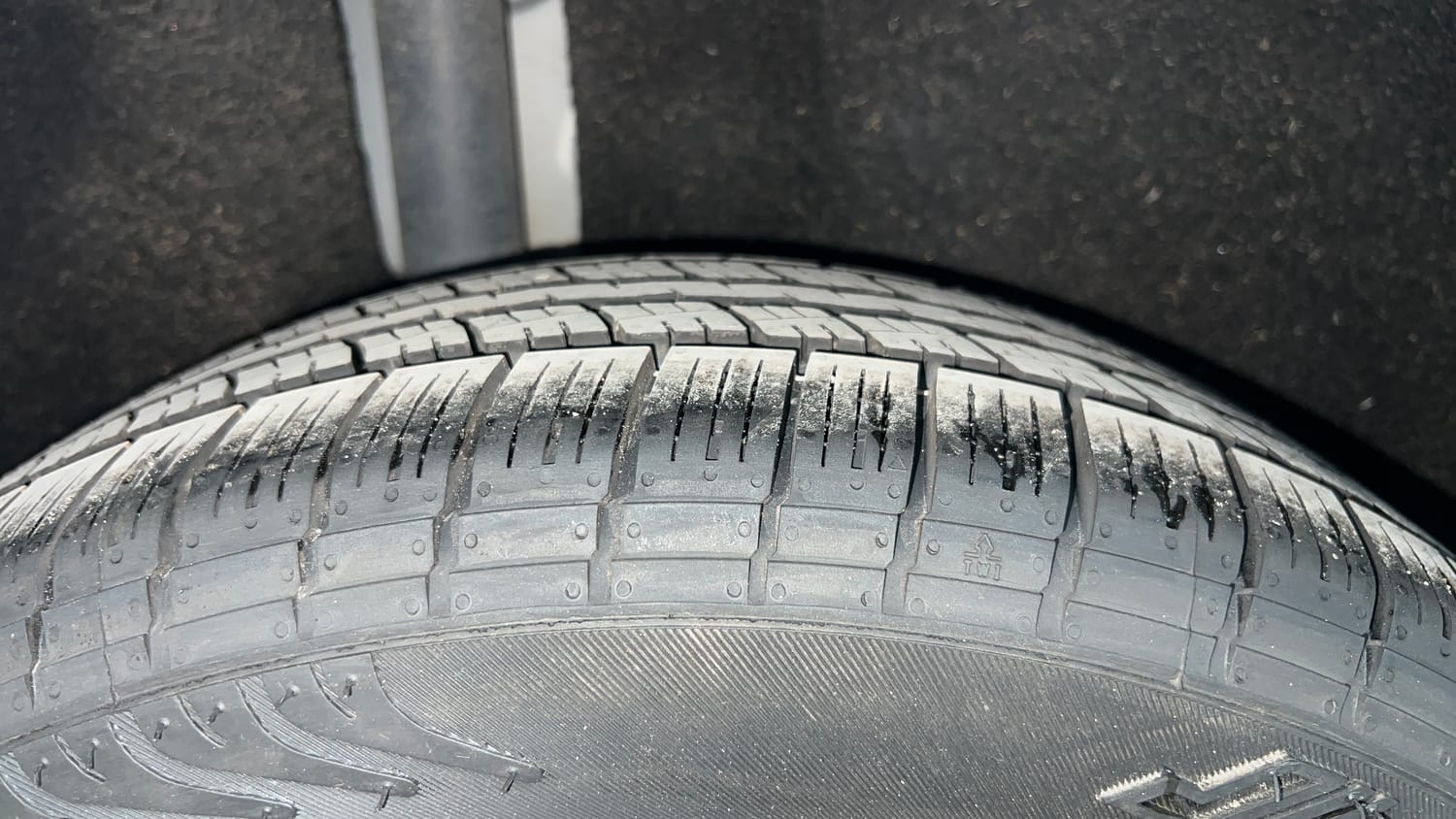 Used 2021 Ford EcoSport Trend 1.5L Ti-VCT Petrol Manual tyres RIGHT REAR TYRE TREAD VIEW