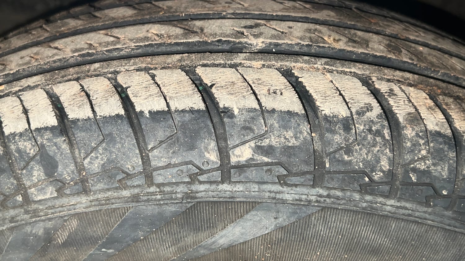 Used 2022 Maruti Suzuki Dzire VXi Petrol Manual tyres LEFT FRONT TYRE TREAD VIEW