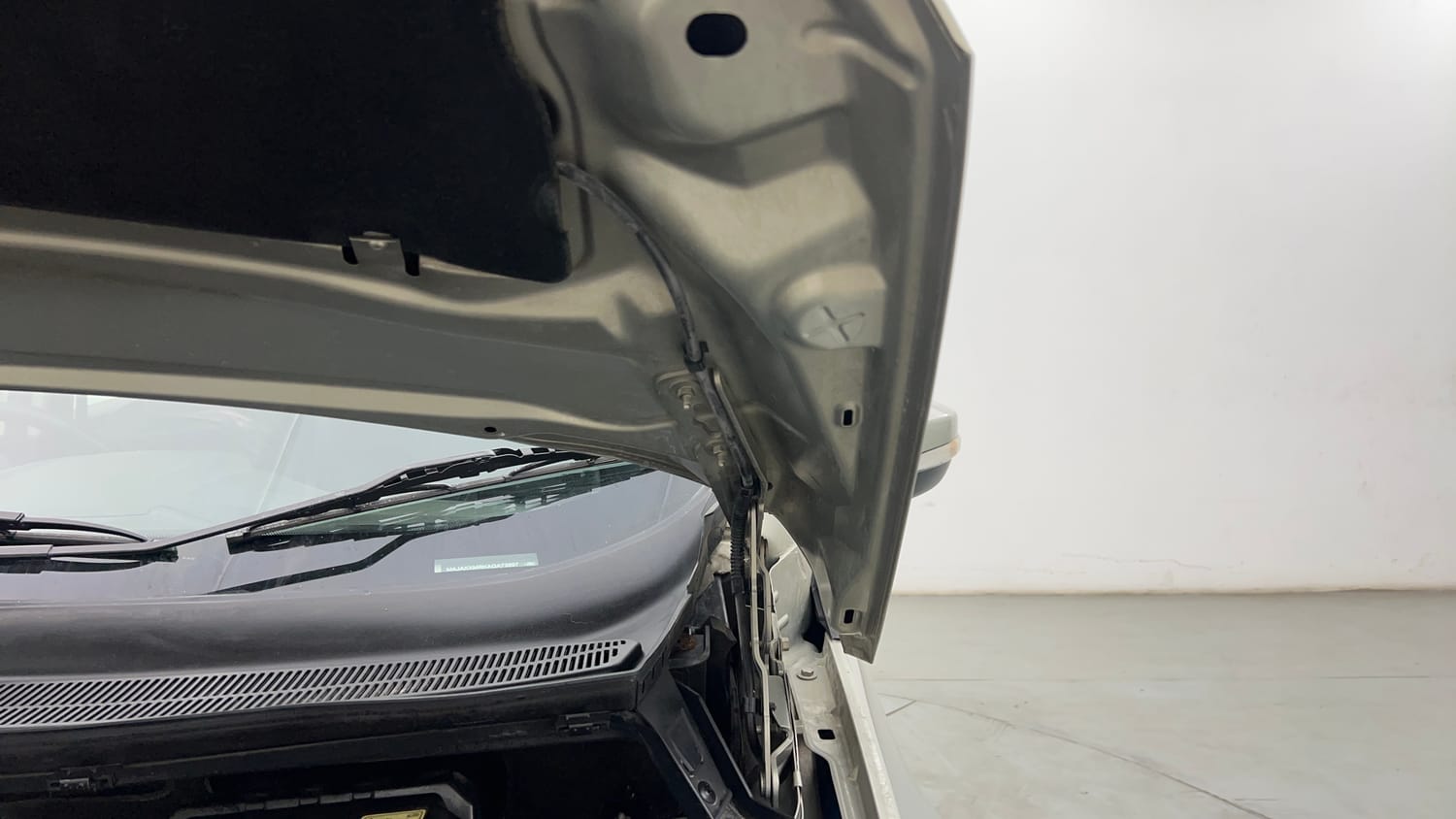Used 2016 Ford EcoSport Titanium+ 1.0L EcoBoost Petrol Manual engine ENGINE LEFT SIDE HINGE & APRON VIEW