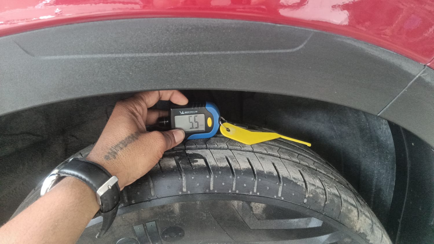 Used 2022 Hyundai Venue SX 1.2 Petrol Petrol Manual tyres RIGHT FRONT TYRE TREAD VIEW