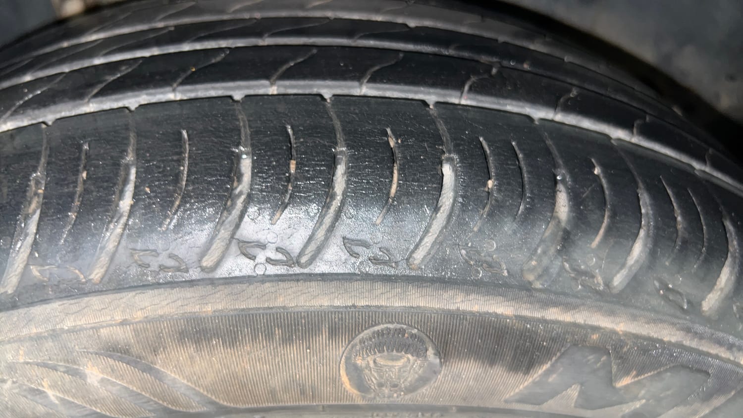 Used 2023 Maruti Suzuki XL6 Alpha Plus MT Petrol Petrol Manual tyres RIGHT REAR TYRE TREAD VIEW
