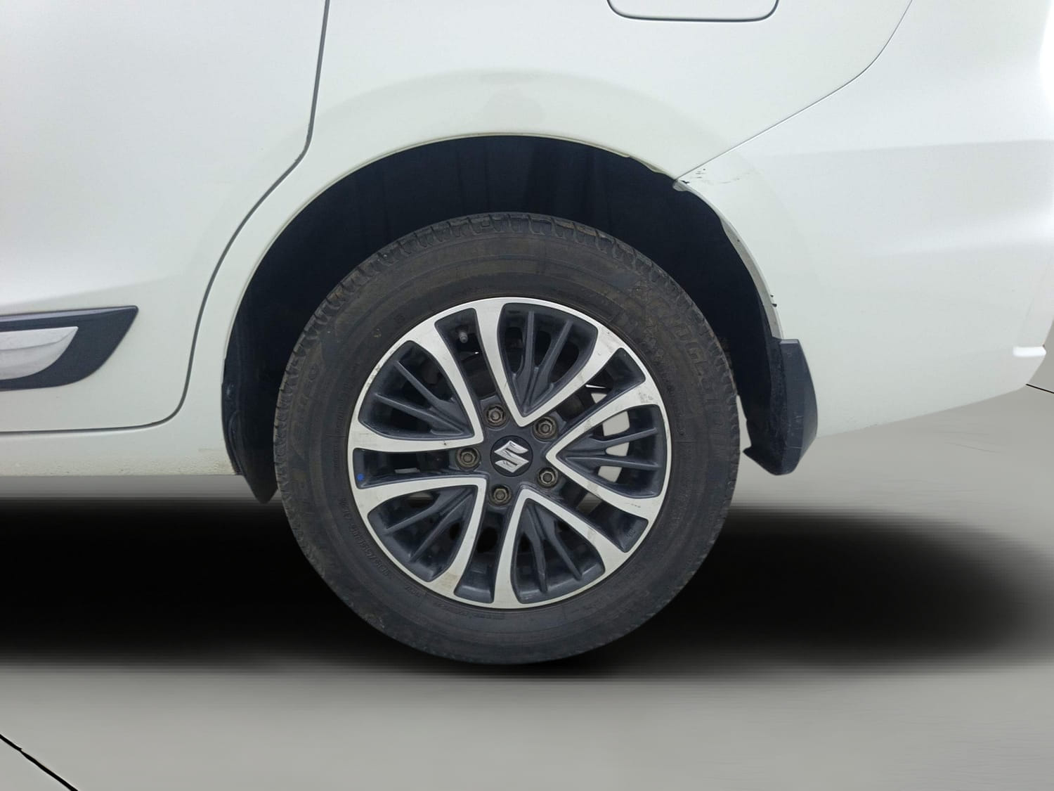 Used 2024 Maruti Suzuki Ertiga VXi AT Petrol Automatic tyres LEFT REAR TYRE RIM VIEW