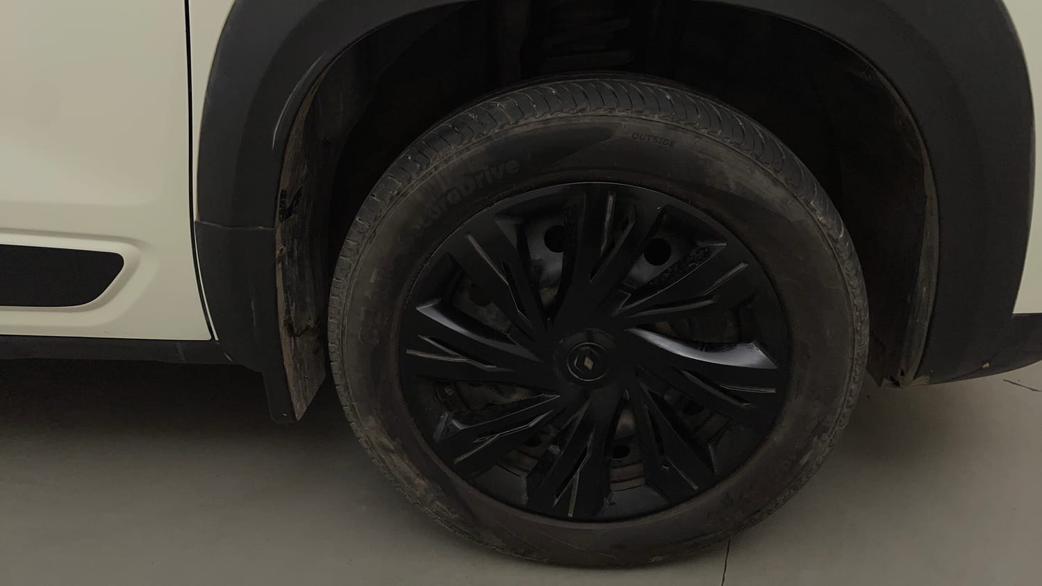 Used 2024 Renault Kiger RXL AMT Petrol Automatic tyres RIGHT FRONT TYRE RIM VIEW
