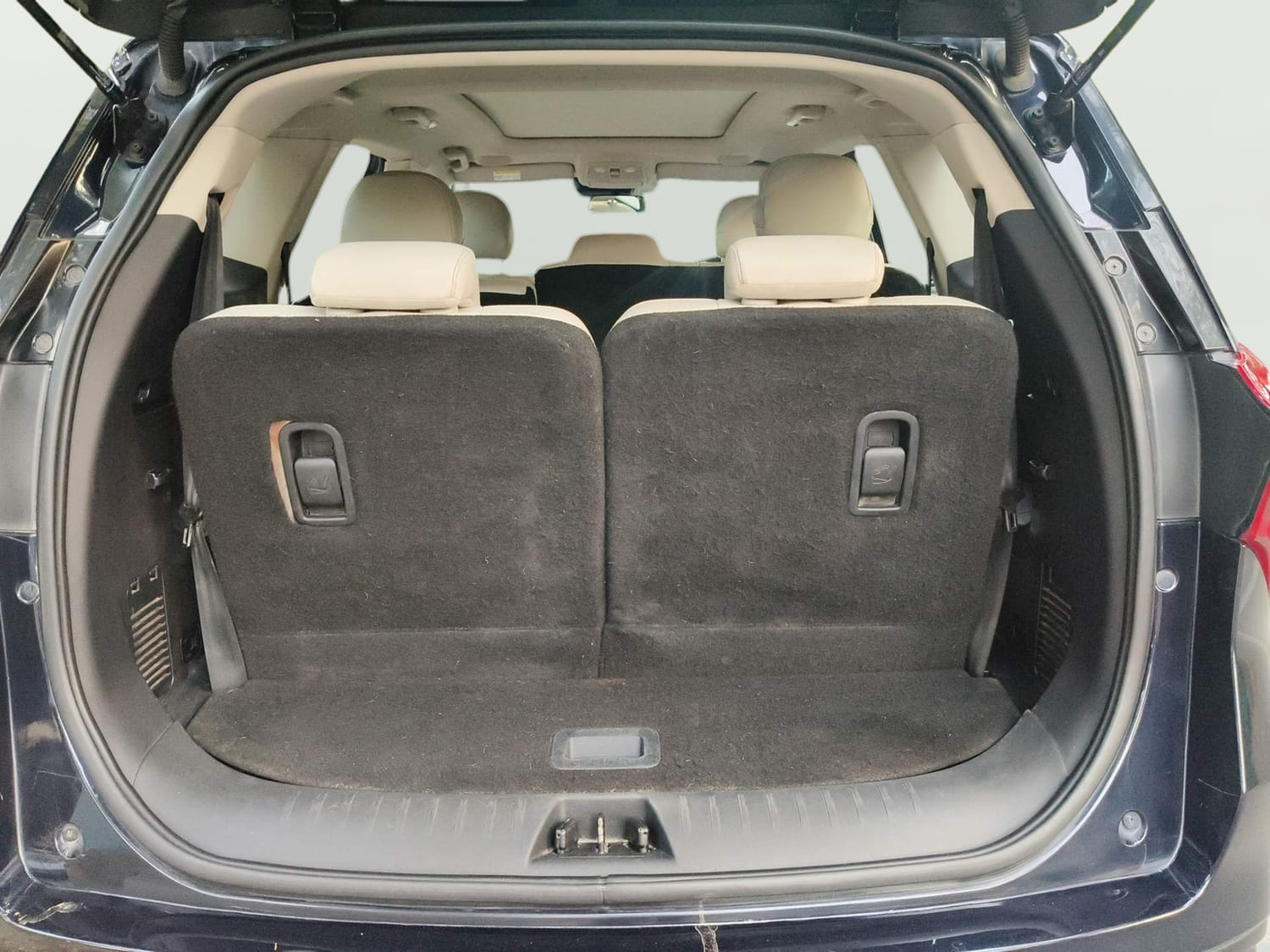 Used 2022 Mahindra XUV700 AX 7 Diesel AT AWD Luxury Pack 7 STR Diesel Automatic interior DICKY INSIDE VIEW