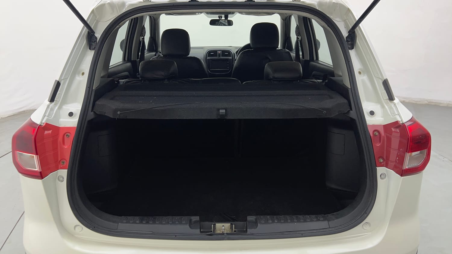 Used 2018 maruti-suzuki Vitara Brezza ZDi Plus AGS Diesel Automatic interior DICKY INSIDE VIEW