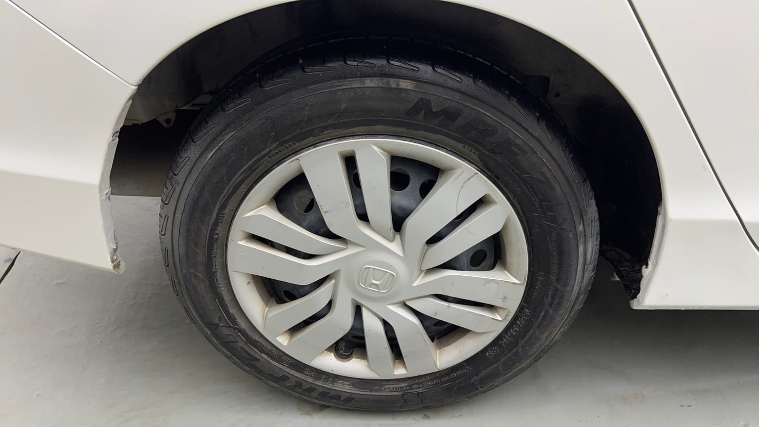 Used 2016 Honda City SV Petrol Manual tyres RIGHT REAR TYRE RIM VIEW