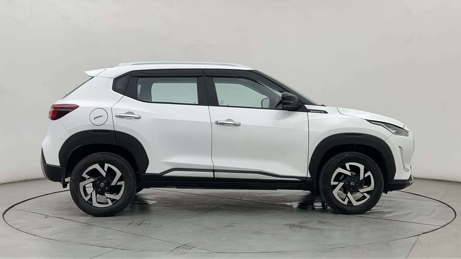 Used 2024 Nissan Magnite XV Turbo Petrol Manual exterior RIGHT SIDE VIEW
