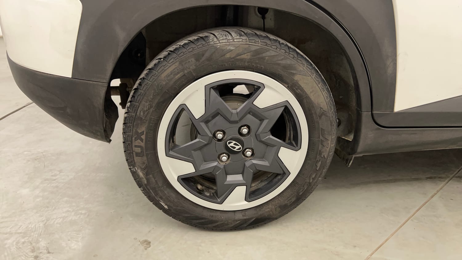 Used 2023 Hyundai Exter SX 1.2 MT Petrol Manual tyres RIGHT REAR TYRE RIM VIEW