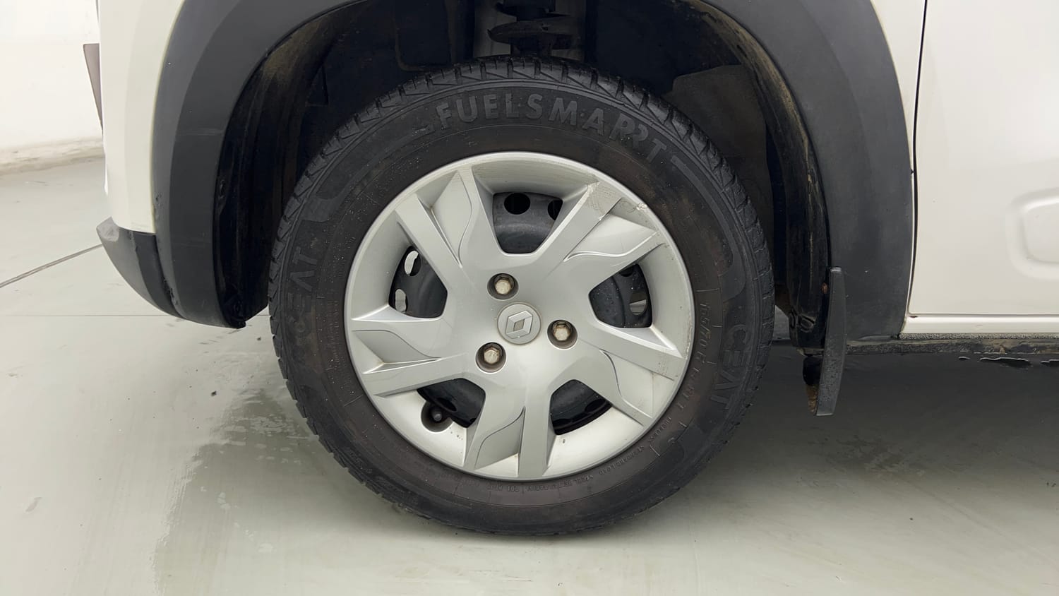 Used 2020 Renault Kwid 1.0 RXT AMT Opt Petrol Automatic tyres LEFT FRONT TYRE RIM VIEW