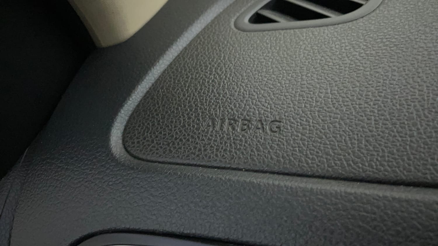 Used 2014 Volkswagen Polo Highline1.5L (D) Diesel Manual top_features Airbags