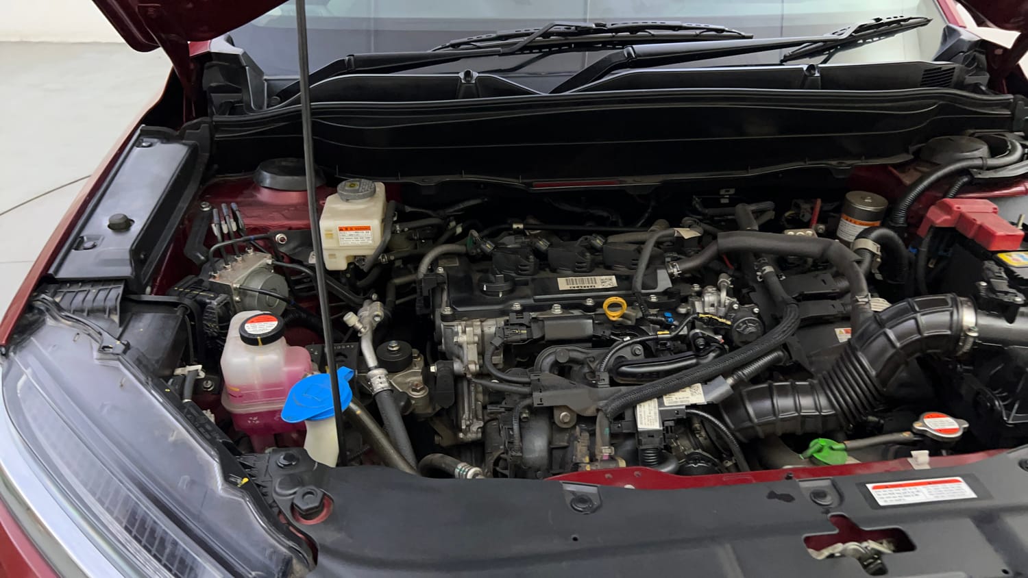 Used 2024 Toyota Urban Cruiser Hyryder V Hybrid Hybrid Automatic engine ENGINE RIGHT SIDE HINGE & APRON VIEW