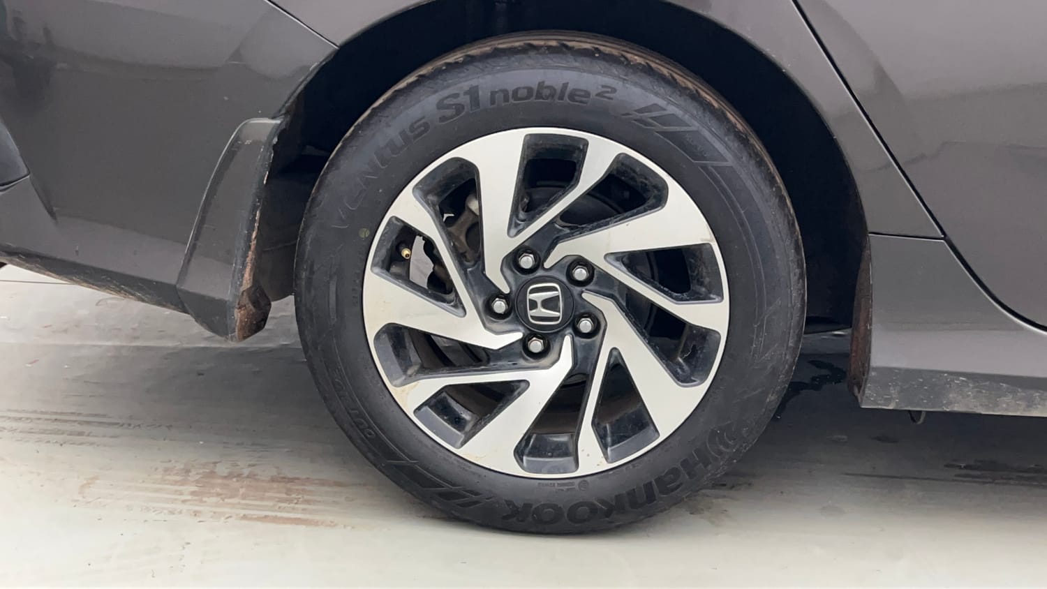 Used 2019 Honda Civic V CVT Petrol Petrol Automatic tyres RIGHT REAR TYRE RIM VIEW