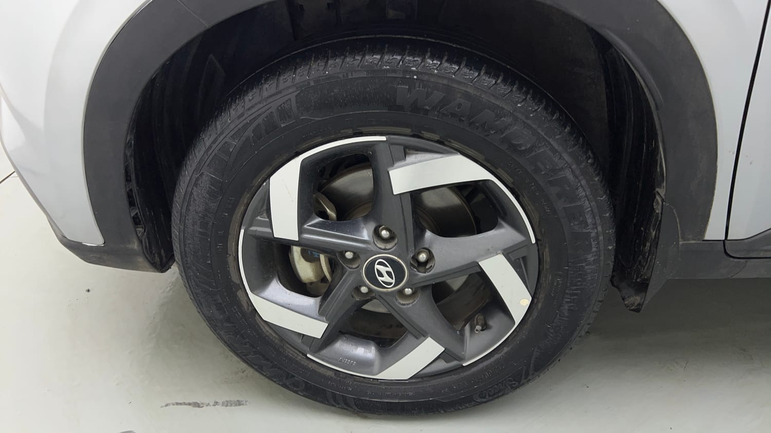 Used 2020 Hyundai Venue SX Plus 1.0 Turbo DCT Petrol Automatic tyres LEFT FRONT TYRE RIM VIEW