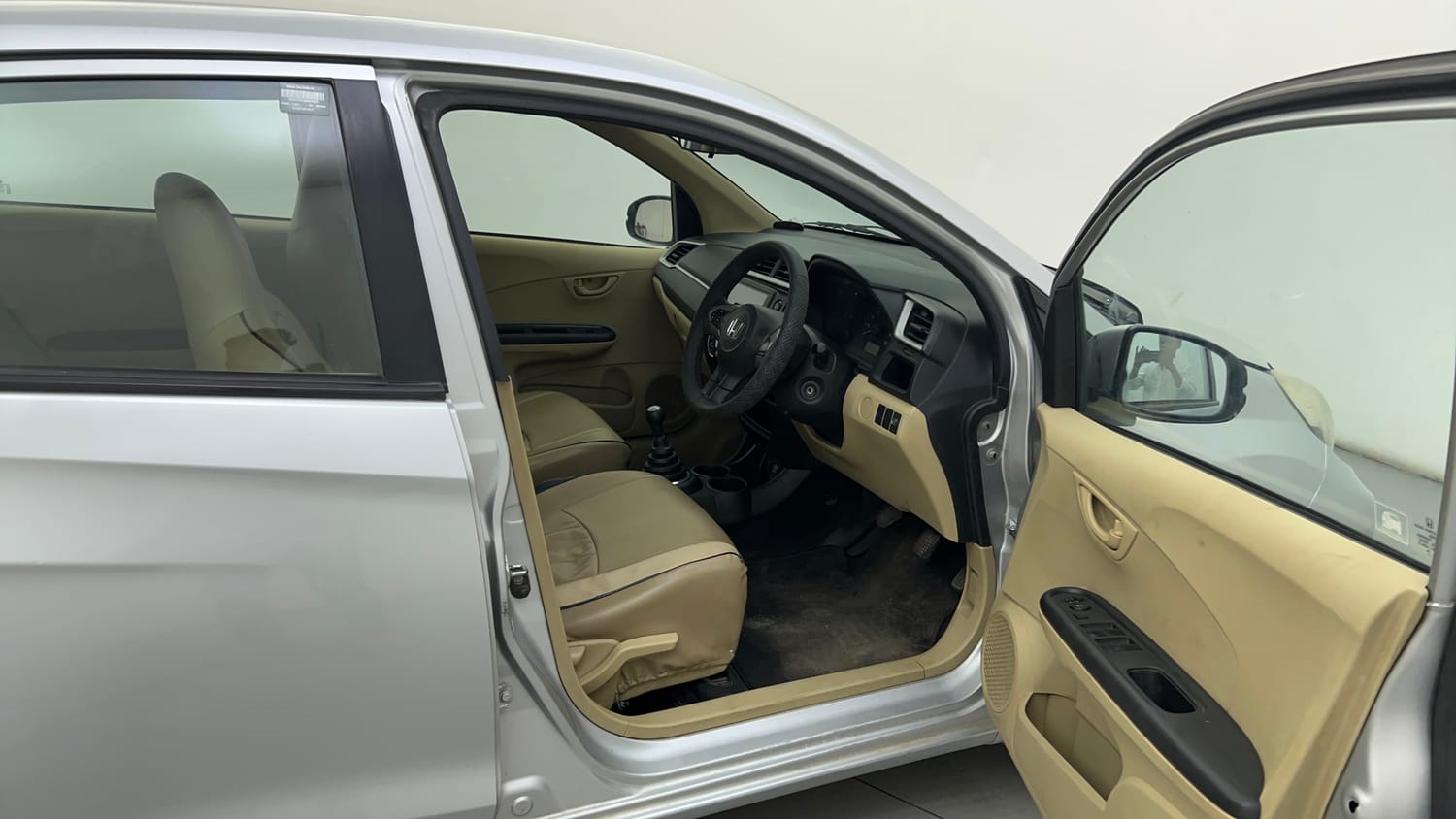 Used 2017 Honda Amaze 1.5 S i-DTEC Opt Diesel Manual interior RIGHT SIDE FRONT DOOR CABIN VIEW