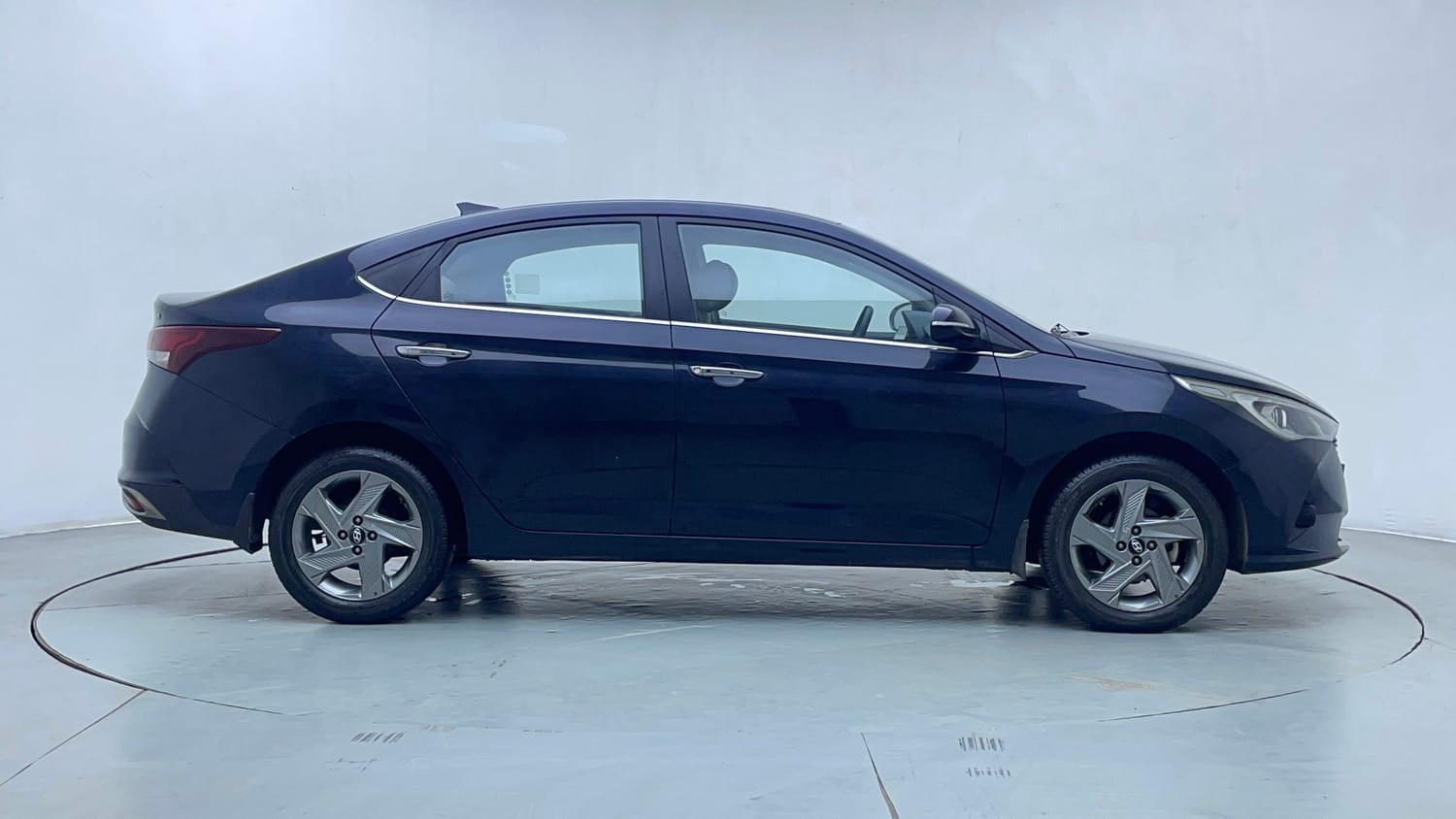 Used 2022 Hyundai Verna SX 1.5 MPi Petrol Manual exterior RIGHT SIDE VIEW