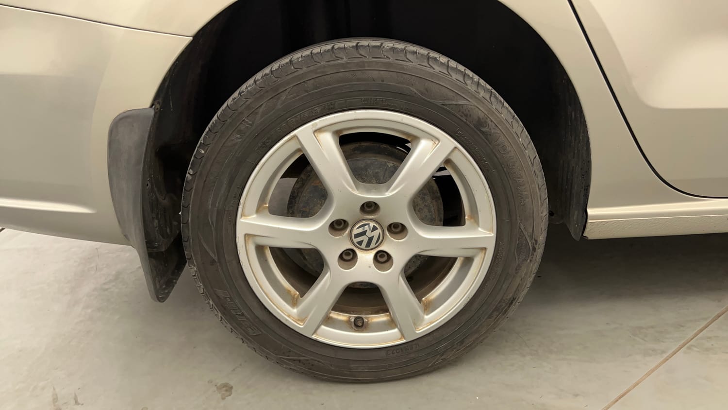 Used 2014 Volkswagen Vento Highline Diesel Diesel Manual tyres RIGHT REAR TYRE RIM VIEW