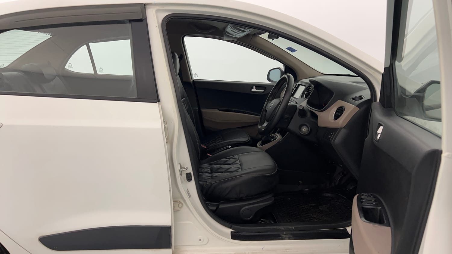 Used 2018 Hyundai Xcent SX Petrol Manual interior RIGHT SIDE FRONT DOOR CABIN VIEW