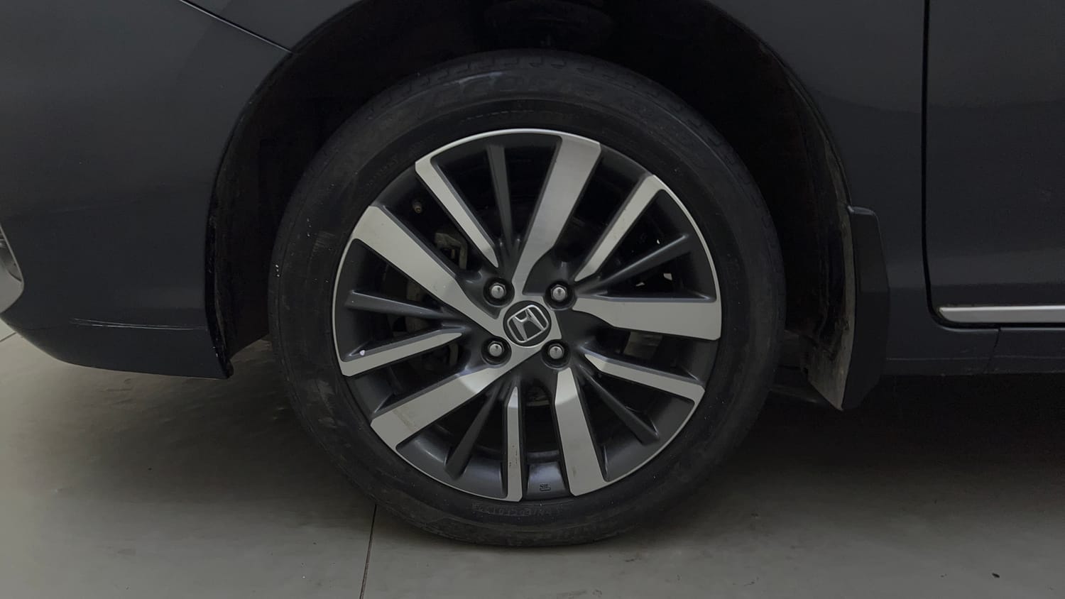 Used 2022 Honda City ZX Petrol Petrol Manual tyres LEFT FRONT TYRE RIM VIEW