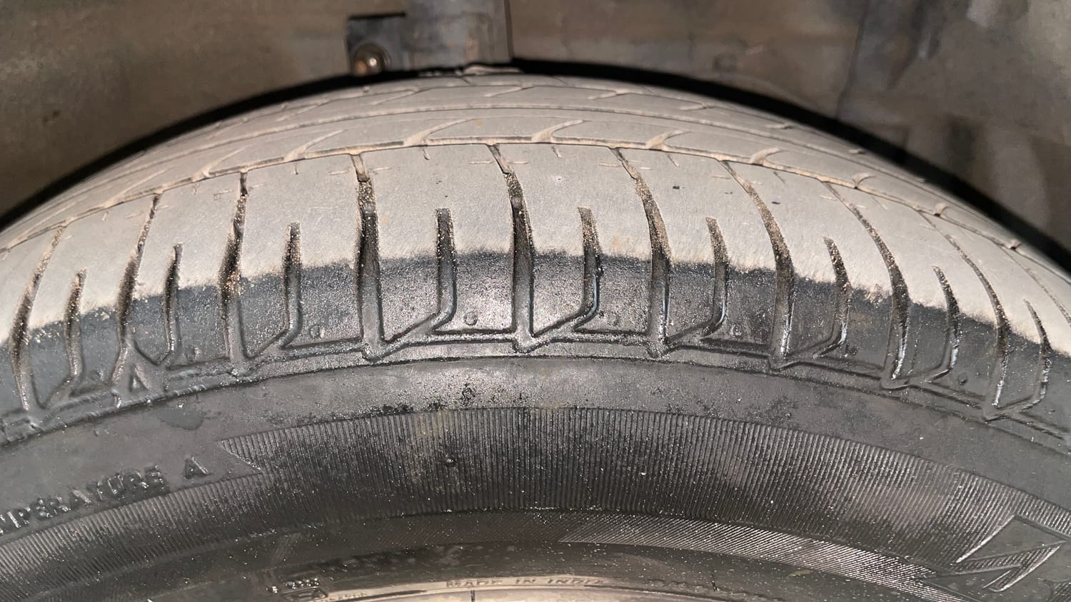 Used 2014 Maruti Suzuki Swift ZDi Diesel Manual tyres RIGHT FRONT TYRE TREAD VIEW