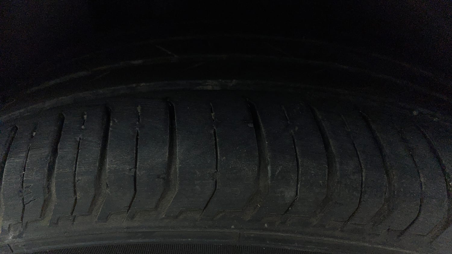 Used 2024 Volkswagen Virtus Highline 1.0 TSI AT Petrol Automatic tyres RIGHT REAR TYRE TREAD VIEW