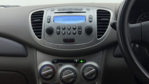Used 2013 Hyundai i10 Sportz 1.2 Kappa2 Petrol Manual top_features Integrated (in-dash) music system