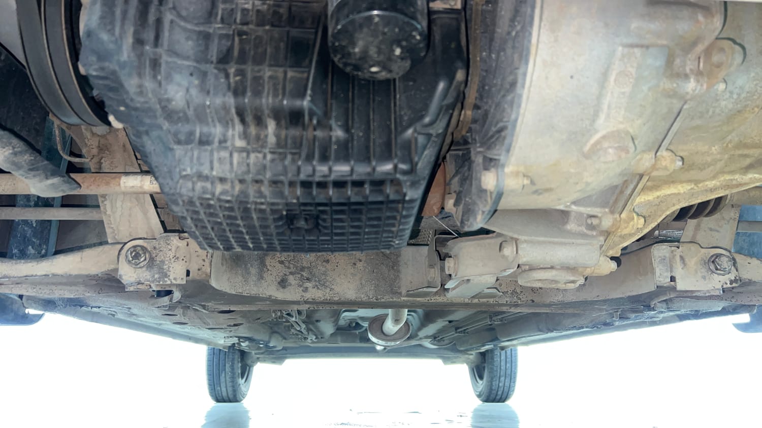Used 2020 Renault Kwid 1.0 RXT AMT Opt Petrol Automatic extra FRONT LEFT UNDERBODY VIEW