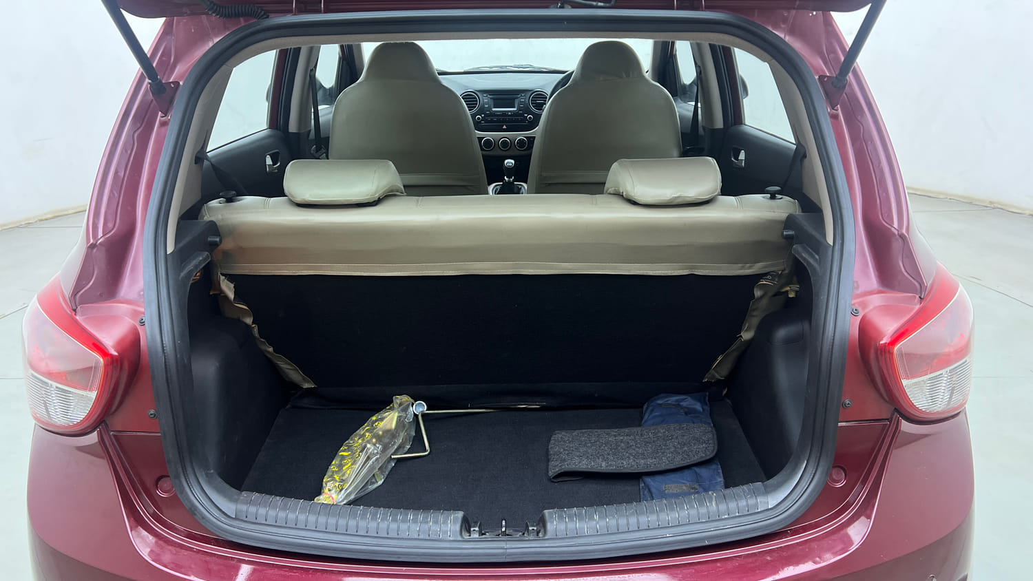 Used 2016 Hyundai Grand i10 Asta 1.2 Kappa VTVT (O) Petrol Manual interior DICKY INSIDE VIEW
