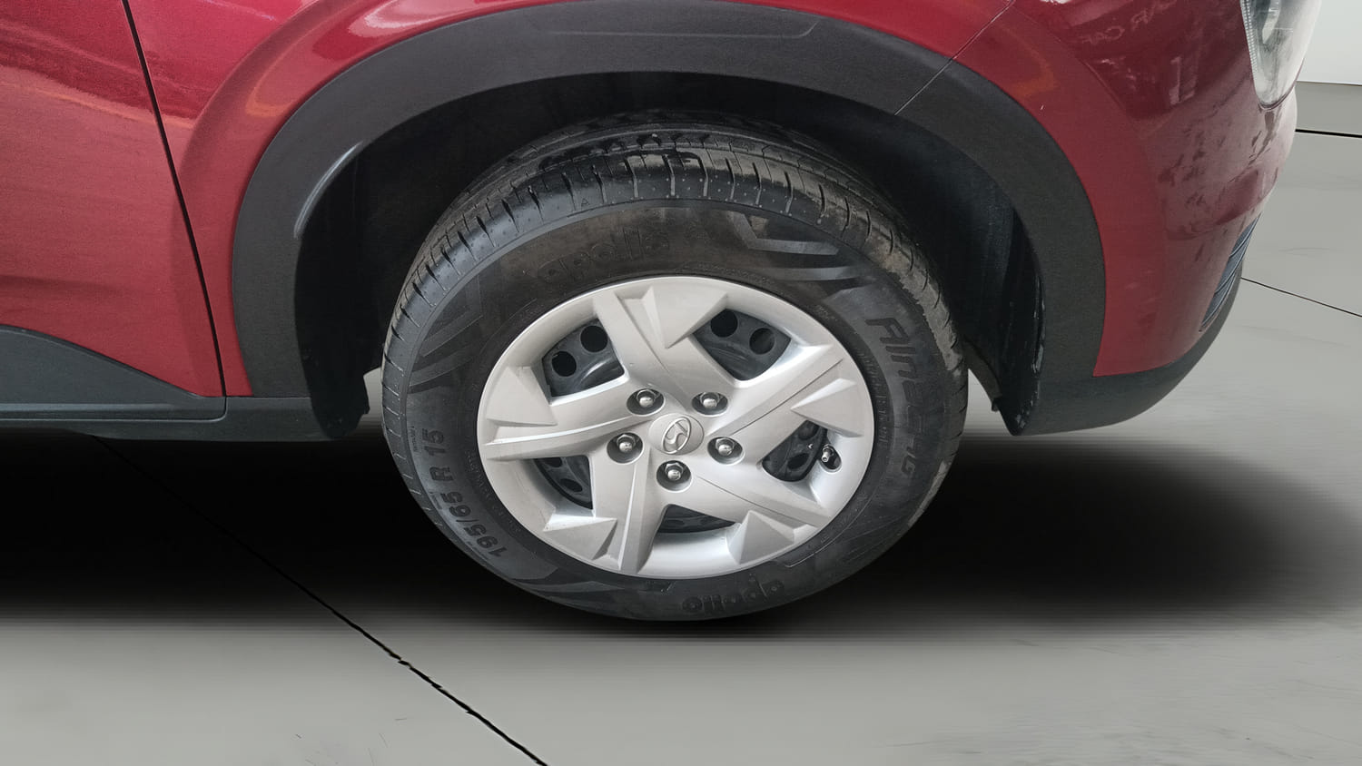Used 2022 Hyundai Venue SX 1.2 Petrol Petrol Manual tyres RIGHT FRONT TYRE RIM VIEW