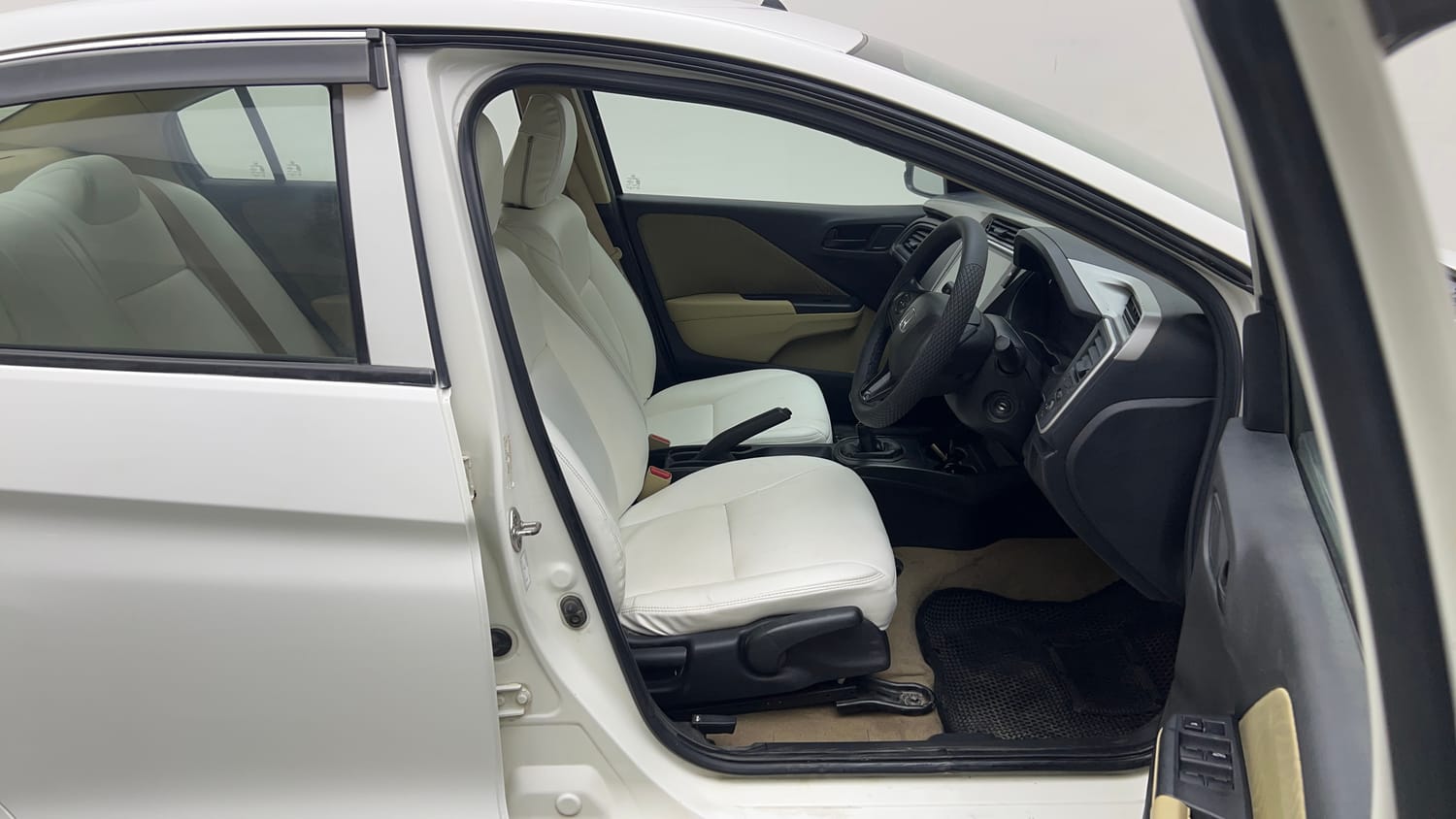 Used 2016 Honda City SV Petrol Manual interior RIGHT SIDE FRONT DOOR CABIN VIEW