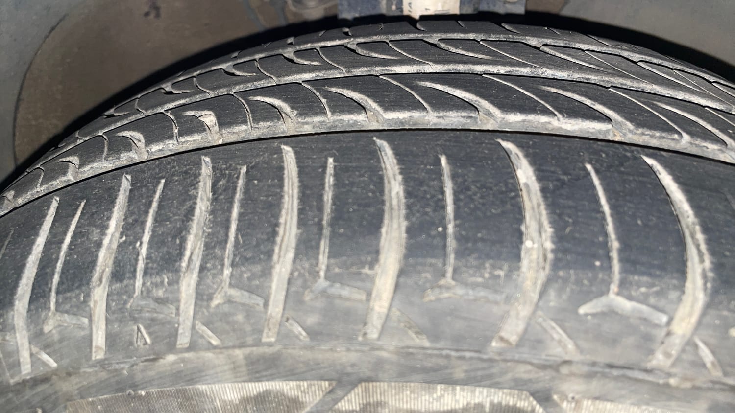 Used 2014 Volkswagen Polo Highline1.5L (D) Diesel Manual tyres RIGHT FRONT TYRE TREAD VIEW
