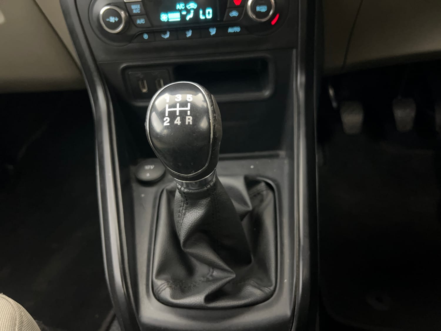 Used 2021 Ford EcoSport Trend 1.5L Ti-VCT Petrol Manual interior GEAR  KNOB VIEW