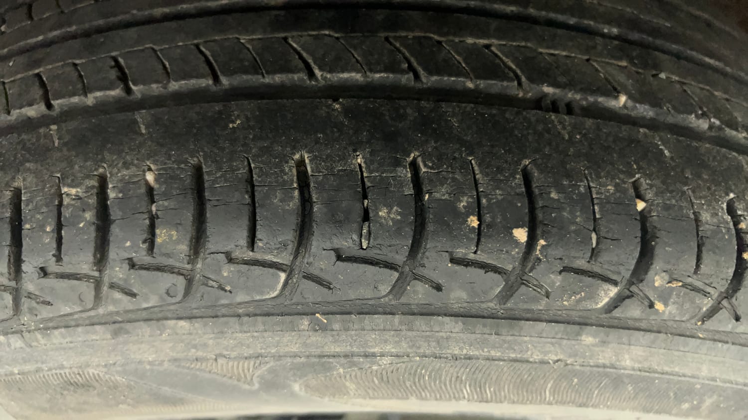 Used 2018 Maruti Suzuki Baleno Delta 1.2 Petrol Manual tyres LEFT REAR TYRE TREAD VIEW