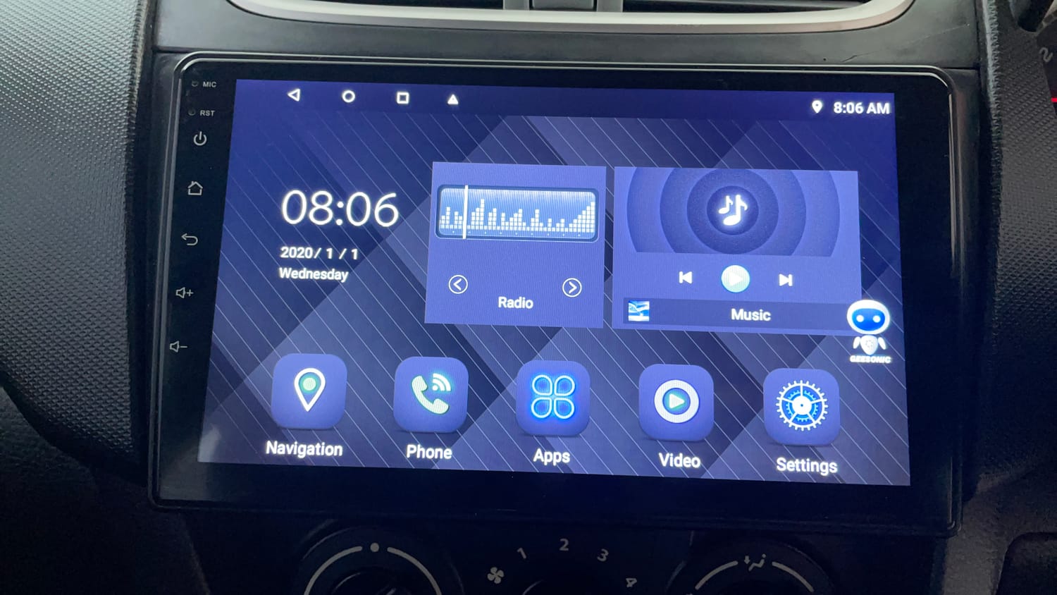Used 2015 Maruti Suzuki Swift VXi Petrol Manual top_features Integrated (in-dash) music system