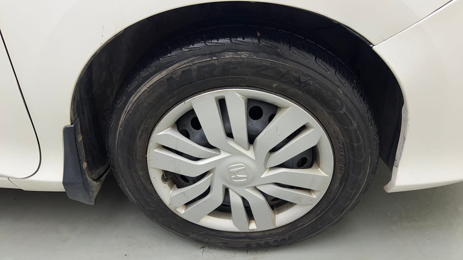 Used 2016 Honda City SV Petrol Manual tyres RIGHT FRONT TYRE RIM VIEW