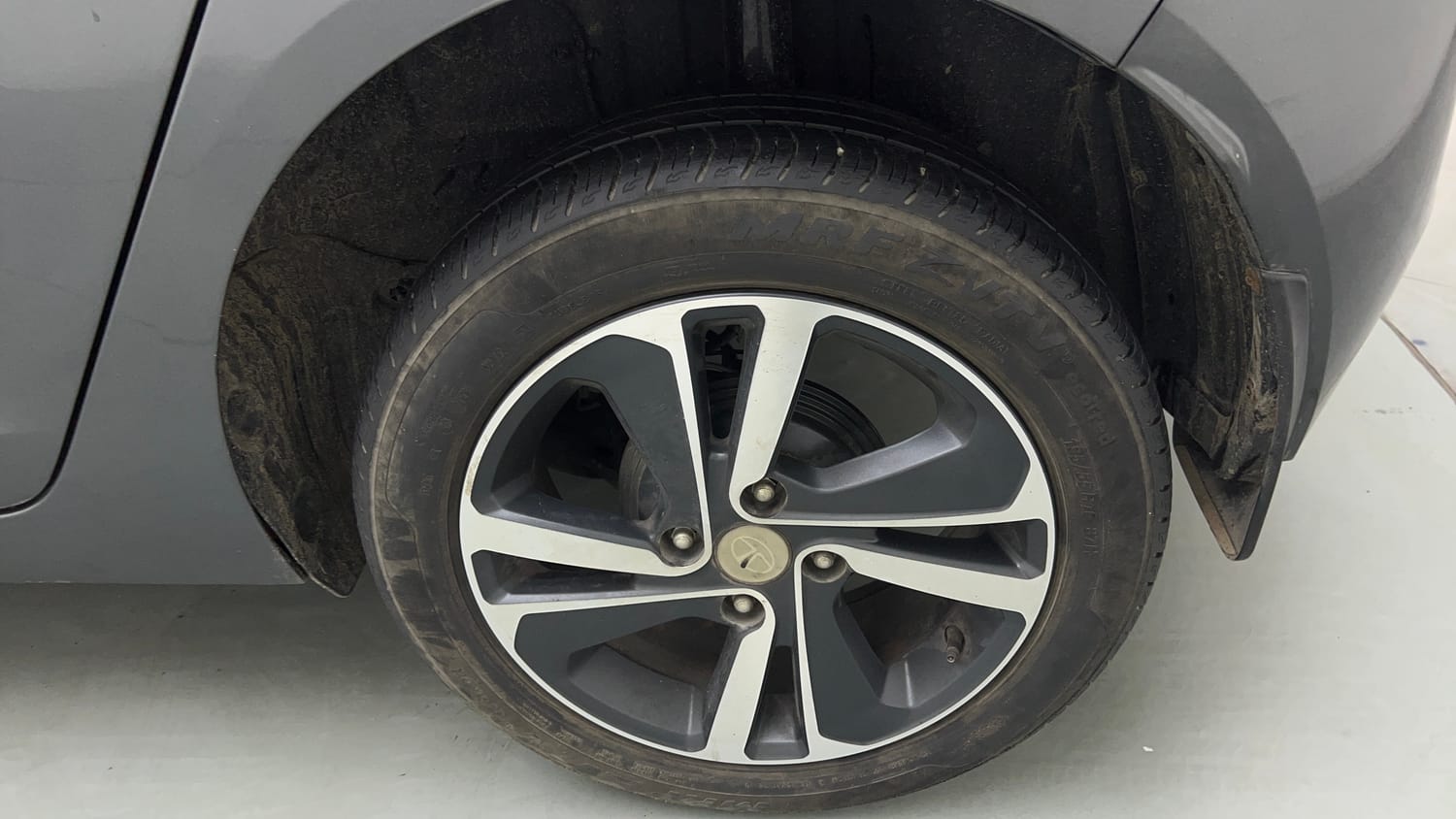 Used 2022 Tata Altroz XZ Plus i-Turbo Petrol Petrol Manual tyres LEFT REAR TYRE RIM VIEW