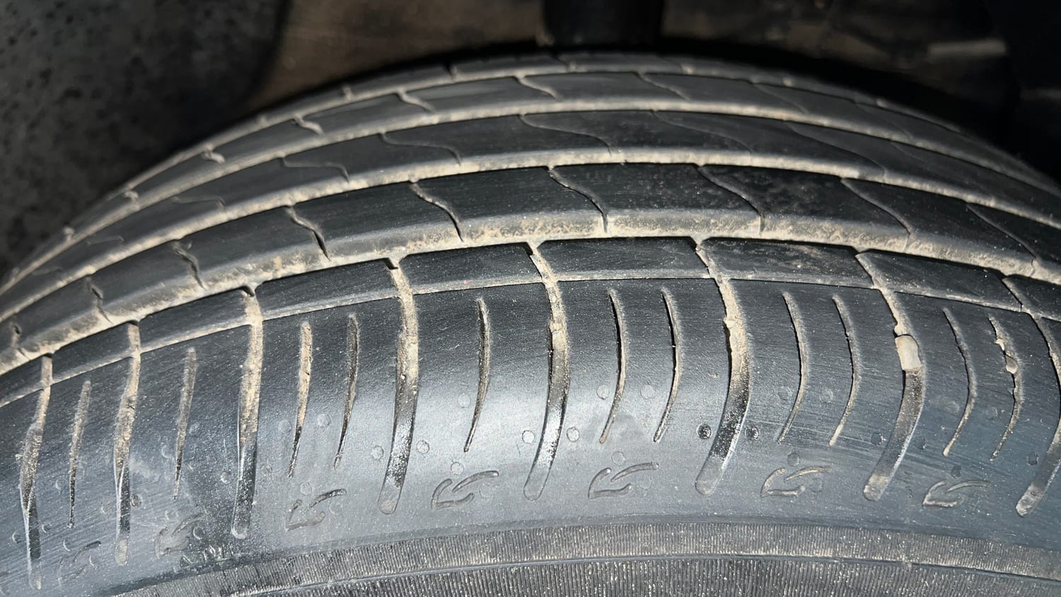 Used 2026 Maruti Suzuki Brezza ZXi AT Petrol Automatic tyres RIGHT FRONT TYRE TREAD VIEW