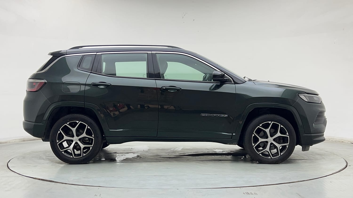 Used 2024 Jeep Compass Limited (O) 2.0 Diesel AT Diesel Automatic exterior RIGHT SIDE VIEW