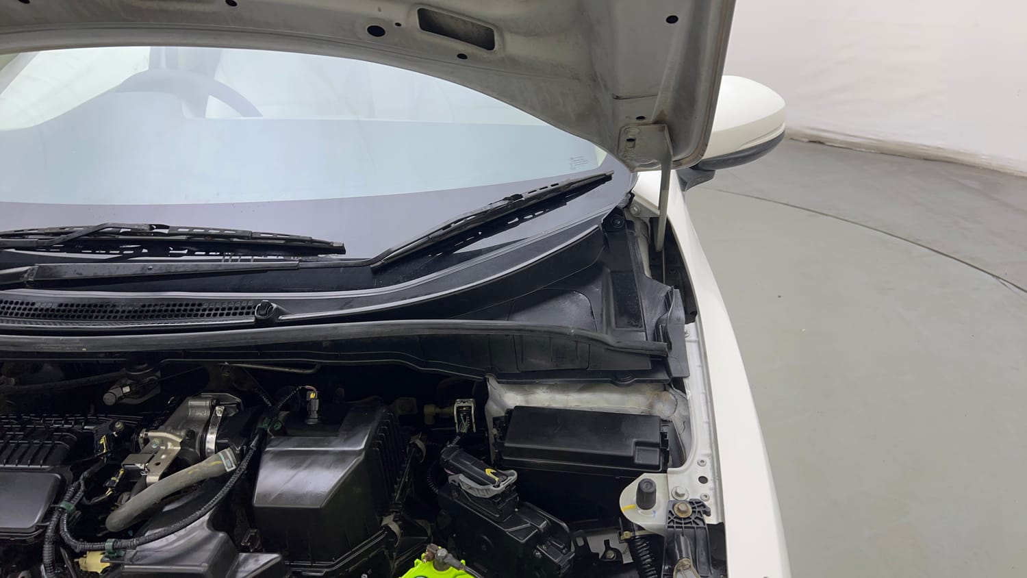 Used 2016 Honda City SV Petrol Manual engine ENGINE LEFT SIDE HINGE & APRON VIEW