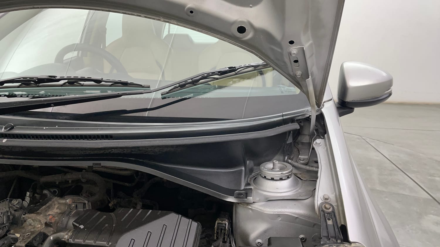 Used 2017 Honda Brio VX MT Petrol Manual engine ENGINE LEFT SIDE HINGE & APRON VIEW