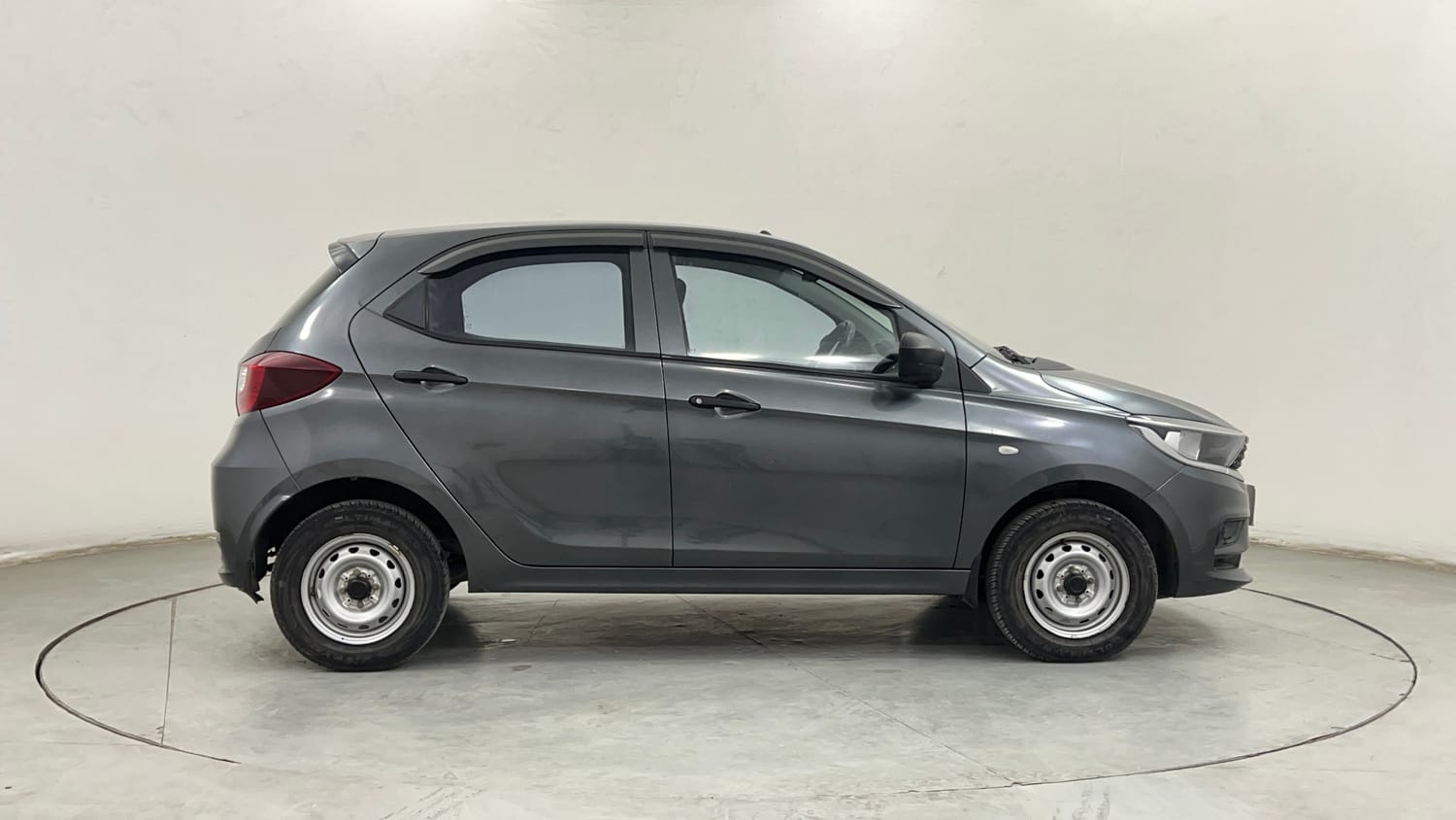 Used 2024 Tata Tiago XE Petrol Manual exterior RIGHT SIDE VIEW
