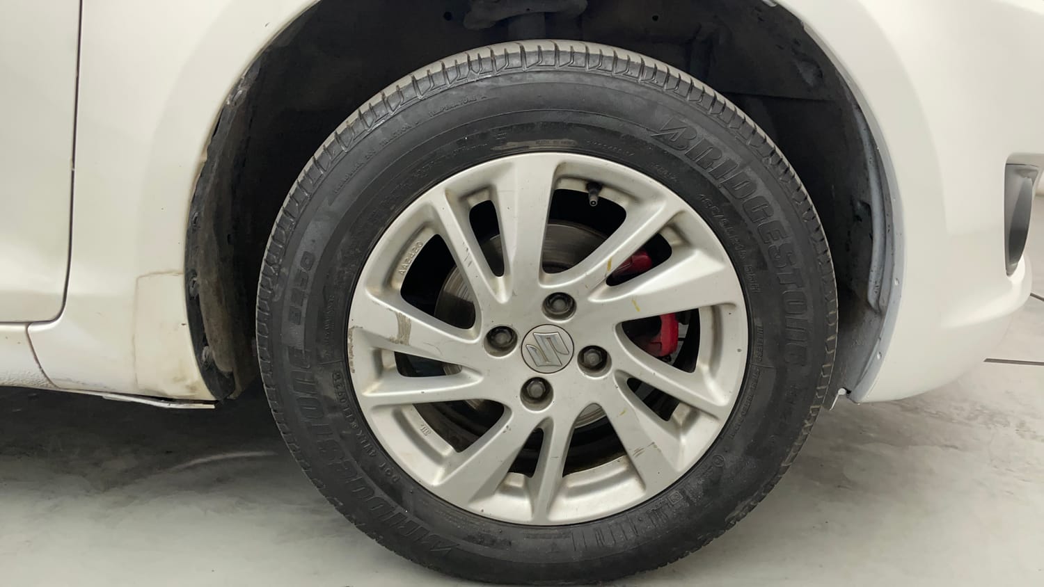 Used 2014 Maruti Suzuki Swift ZDi Diesel Manual tyres RIGHT FRONT TYRE RIM VIEW
