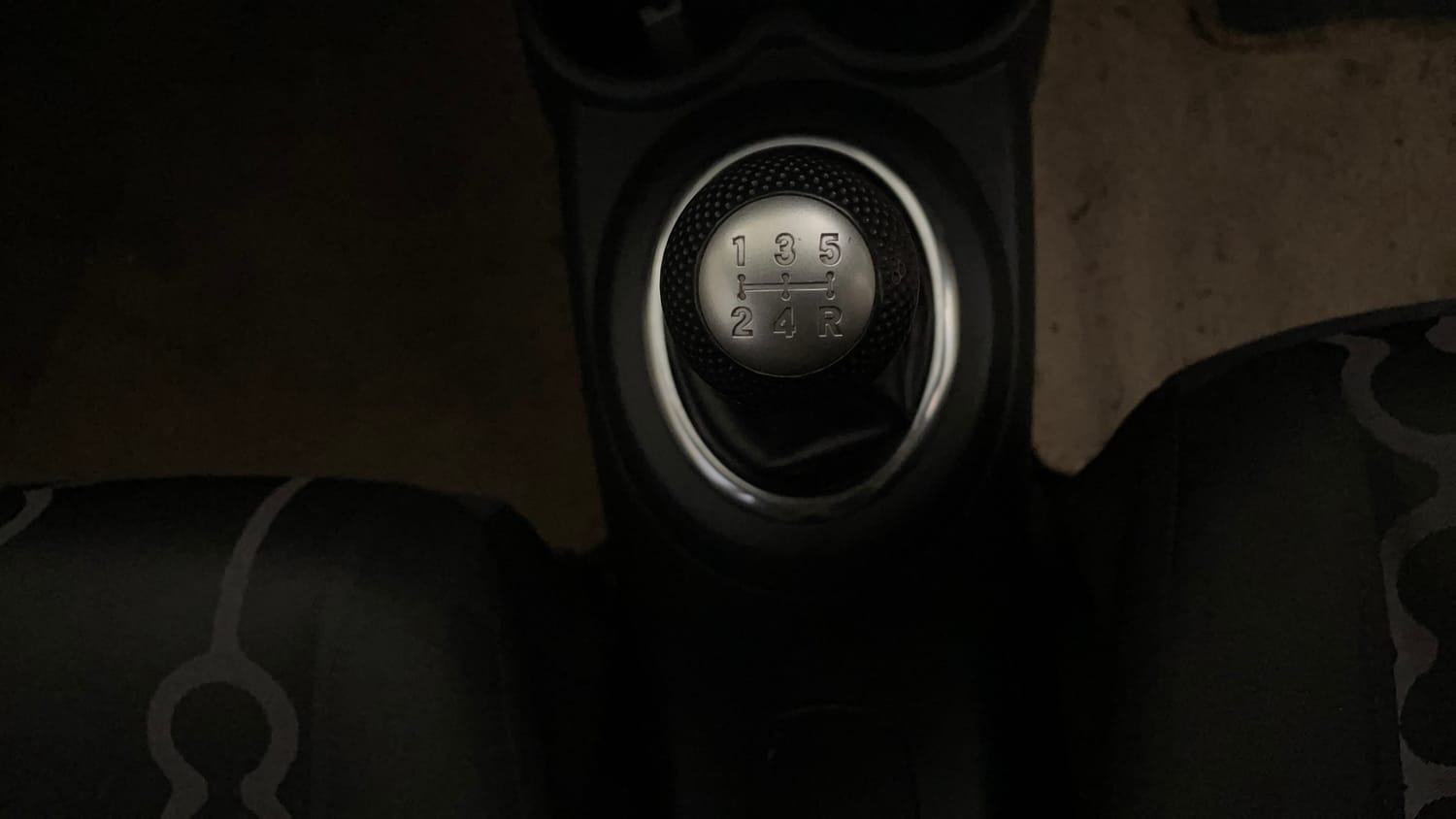 Used 2014 Honda Mobilio S Petrol Petrol Manual interior GEAR  KNOB VIEW