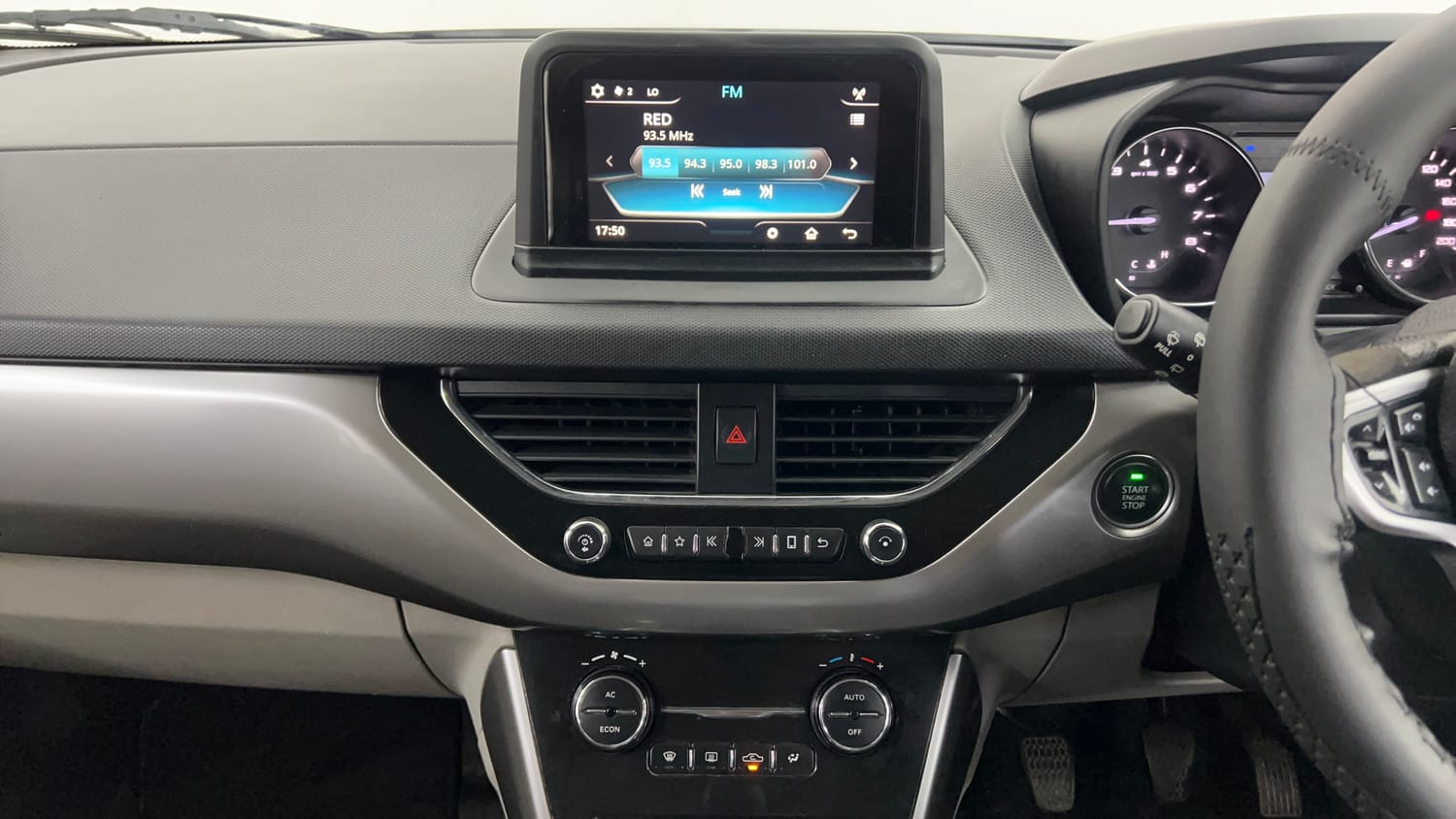 Used 2018 Tata Nexon XZ Plus Diesel Dual Tone Diesel Manual interior MUSIC SYSTEM & AC CONTROL VIEW