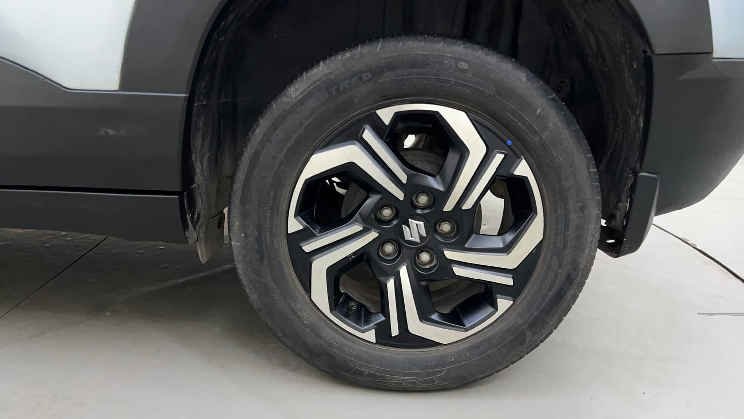 Used 2022 Maruti Suzuki Brezza ZXi Plus Petrol Manual tyres LEFT REAR TYRE RIM VIEW