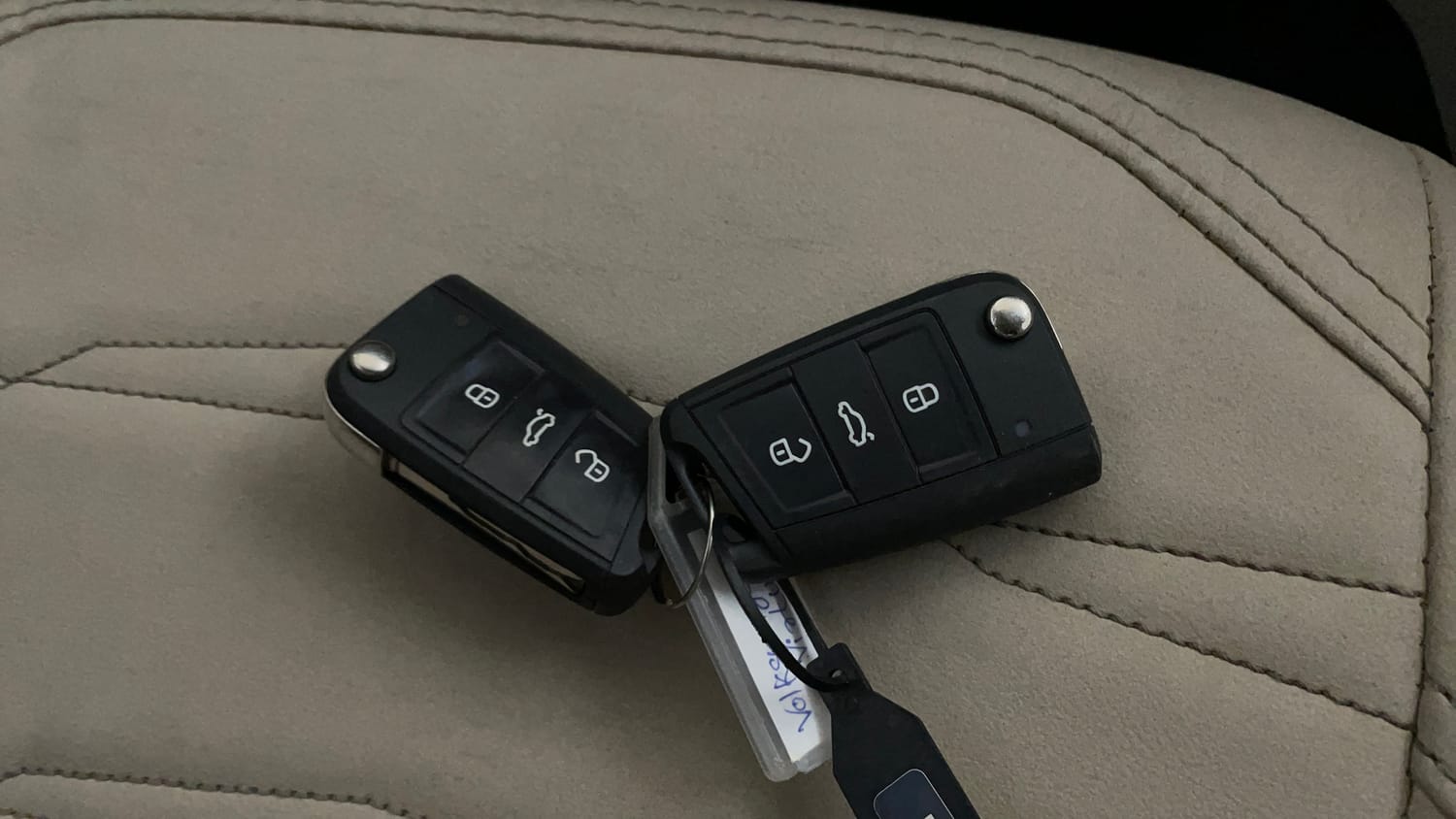 Used 2024 Volkswagen Virtus Highline 1.0 TSI AT Petrol Automatic extra CAR KEY VIEW